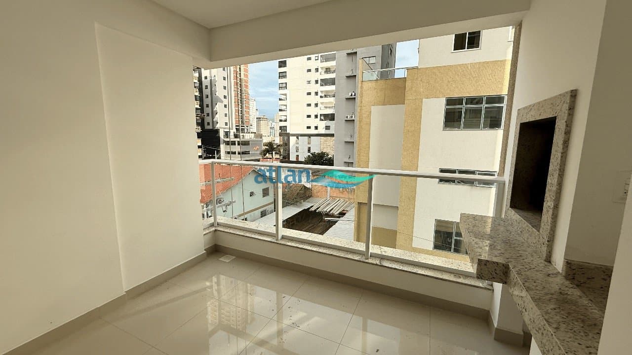 Apartamento 3 quartos em Meia Praia — Meia Praia