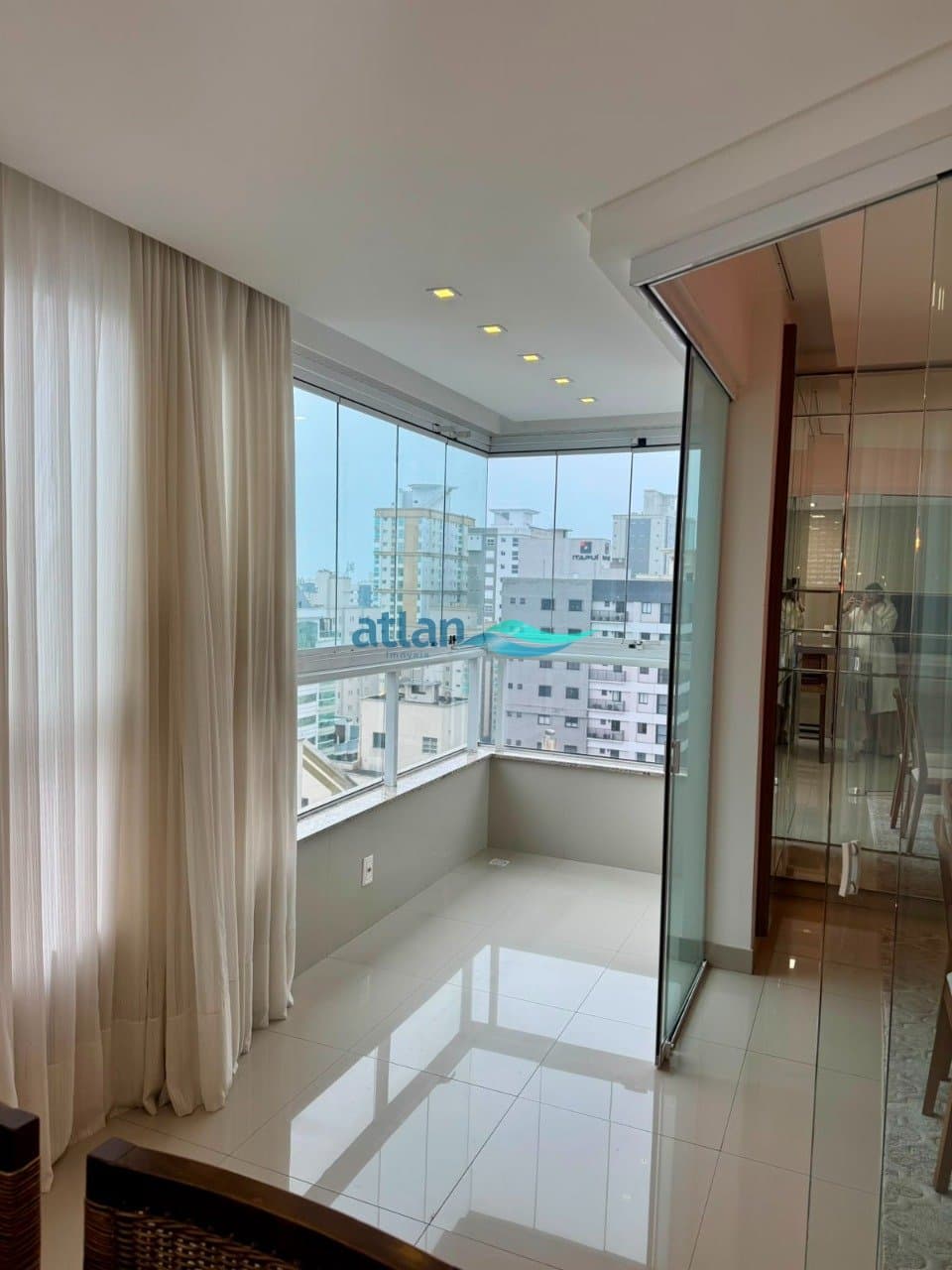 Apartamento 3 suítes em Meia Praia — Meia Praia