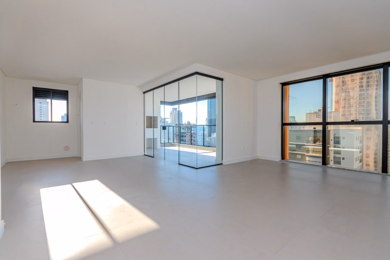 Apartamento 3 suítes em Meia Praia — Meia Praia, Itapema