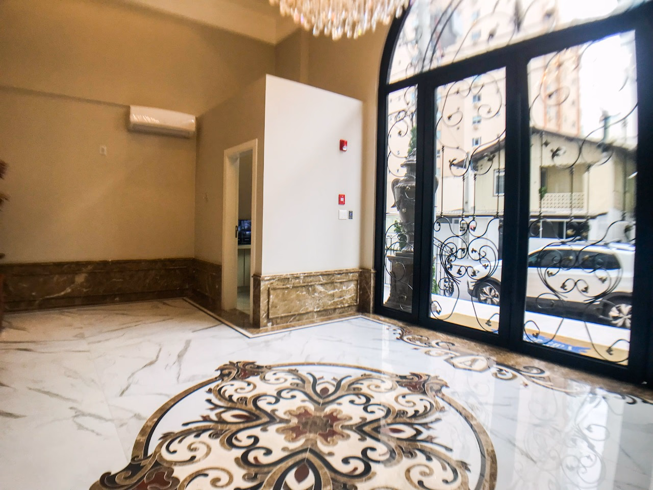 Apartamento frente avenida a venda no Villa de Siena em Meia Praia, Itapema