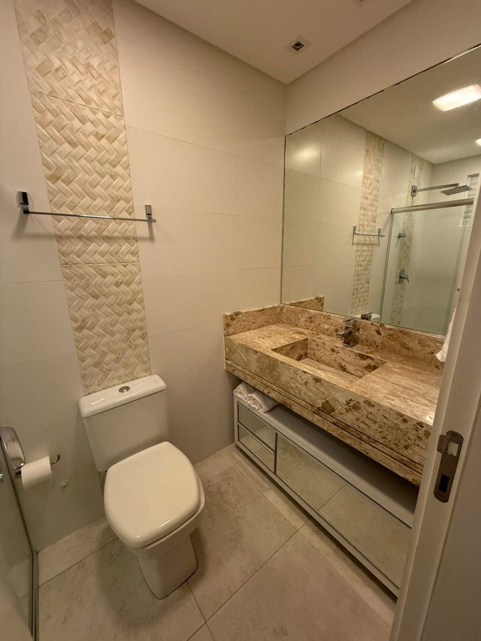 Apartamento 3 suítes em Meia Praia — Meia Praia, Itapema