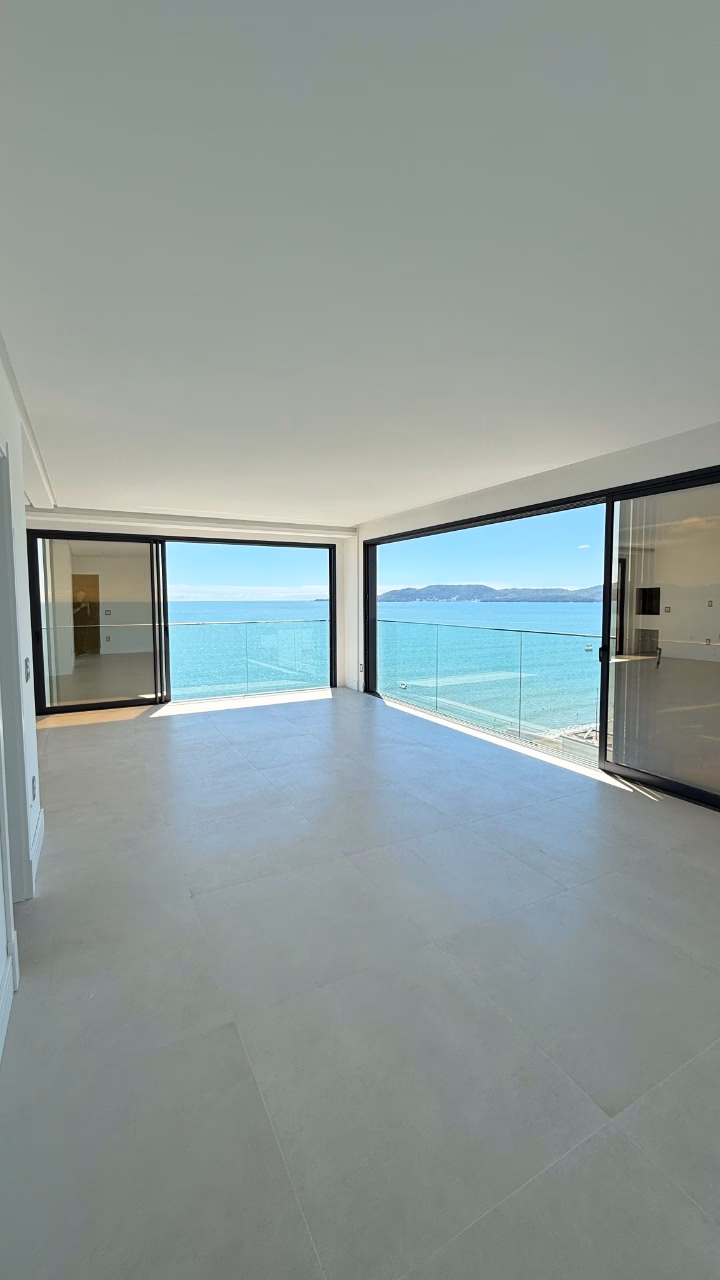 Apartamento 3 suítes em Meia Praia — Meia Praia, Itapema
