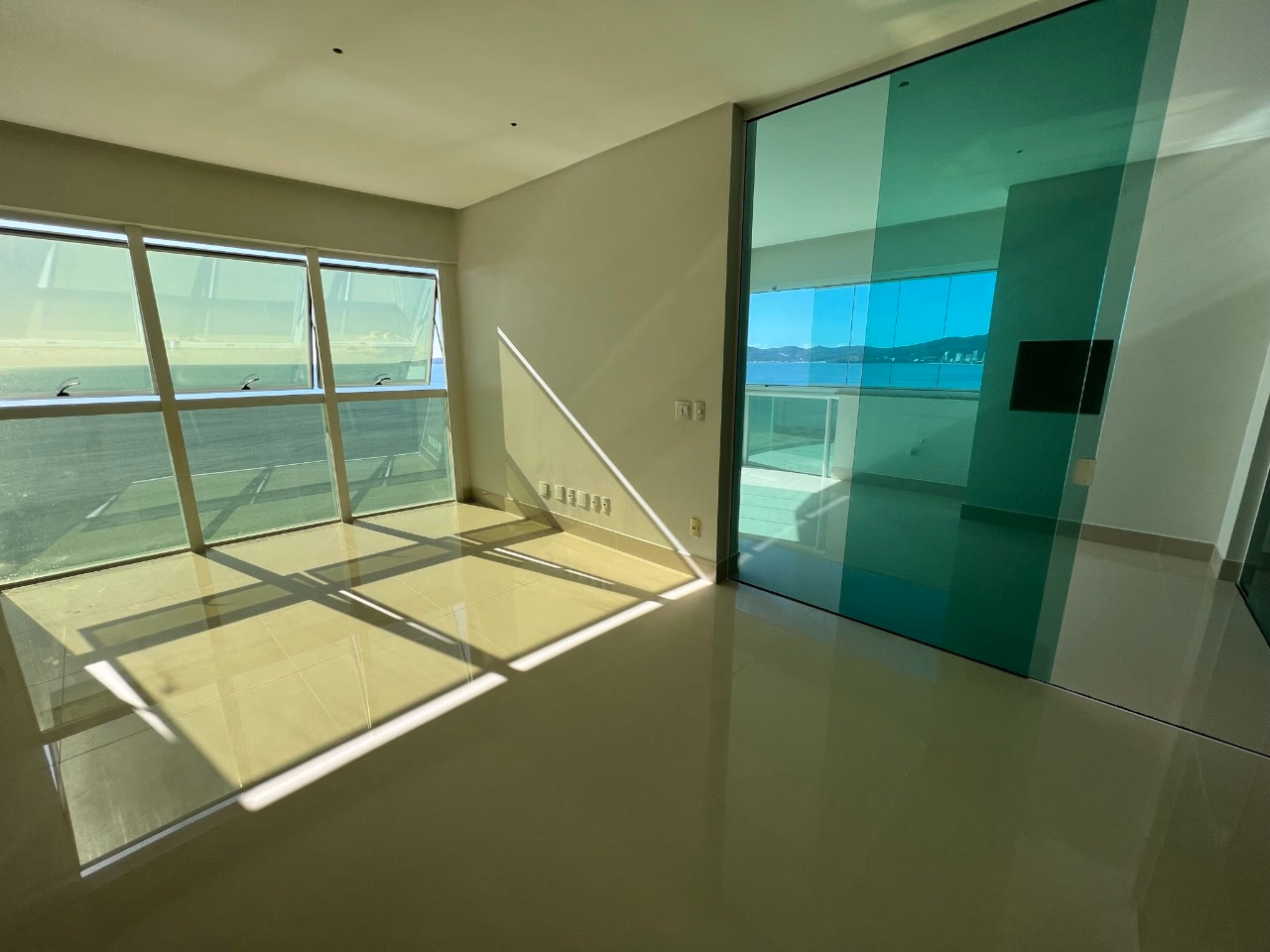 Apartamento 4 suítes em Meia Praia — Meia Praia, Itapema