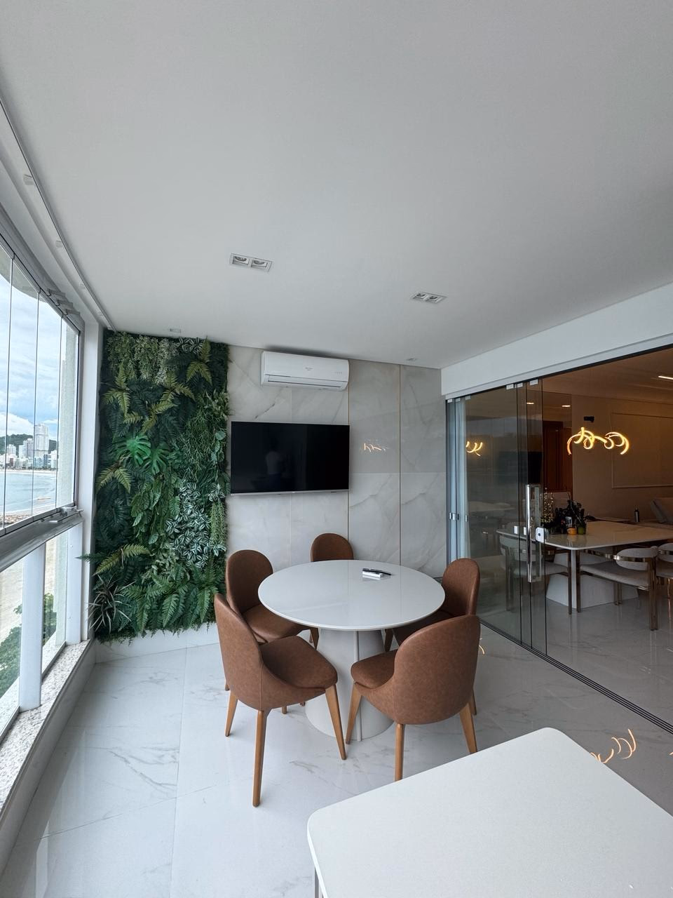 Apartamento 3 suítes em Centro — Centro