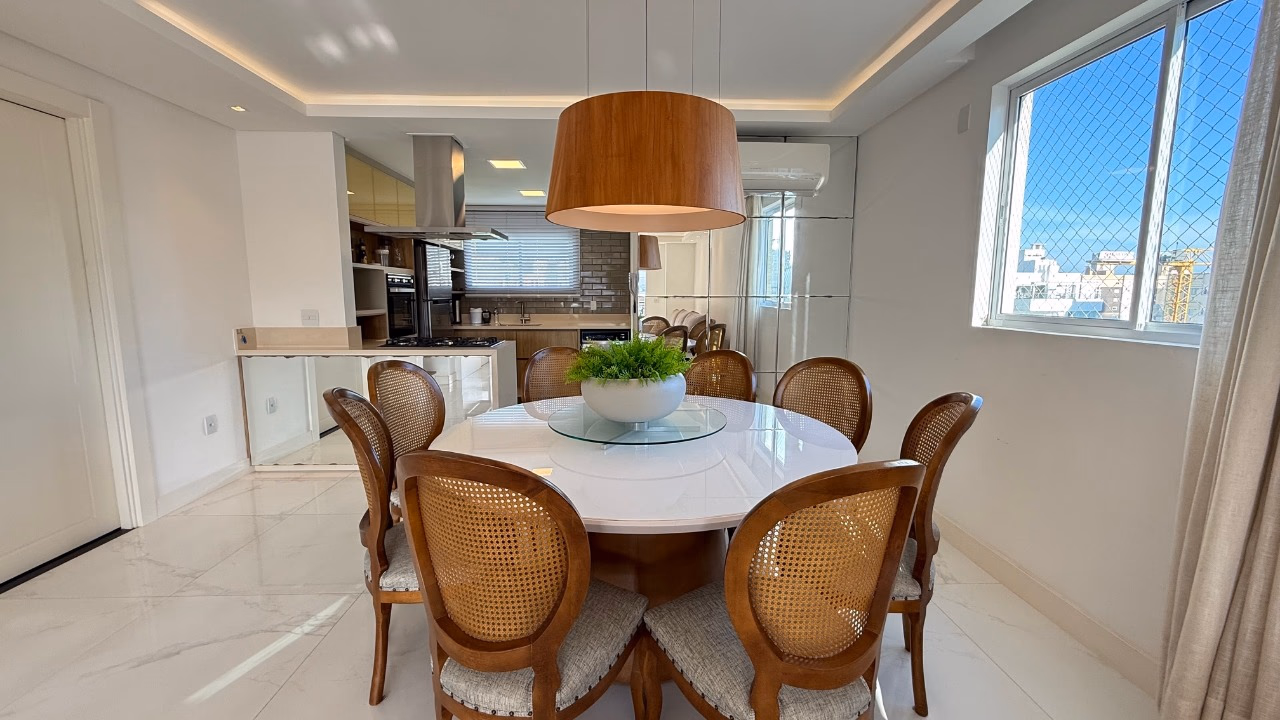 Apartamento 4 suítes em Meia Praia — Meia Praia, Itapema