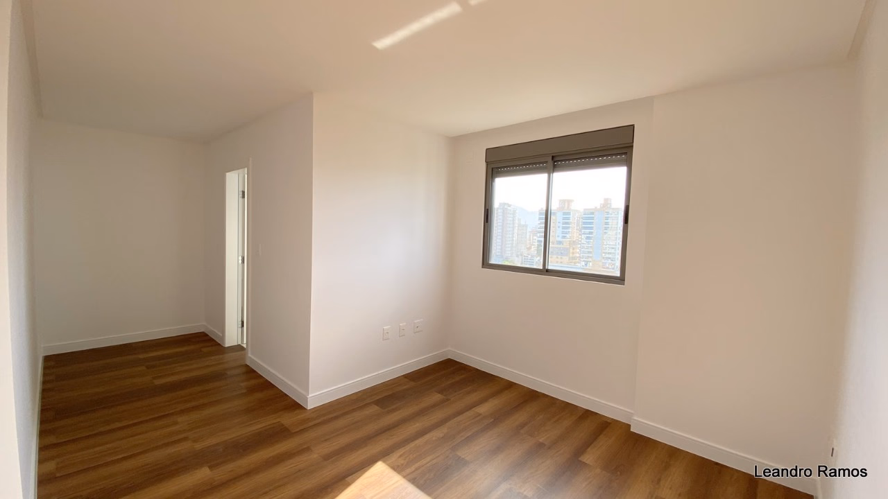 Apartamento 3 suítes em Meia Praia — Meia Praia, Itapema