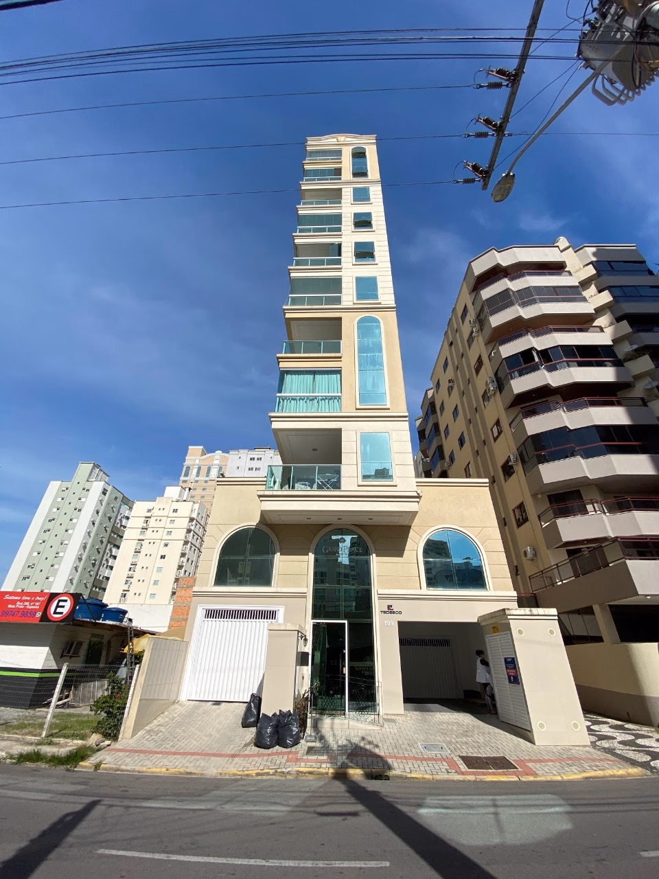 Grand Place Lifestyle — Meia Praia