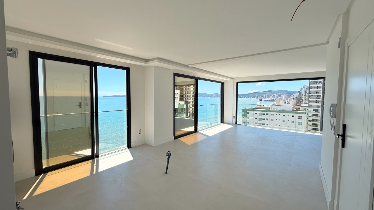 Apartamento 3 suítes em Meia Praia — Meia Praia, Itapema