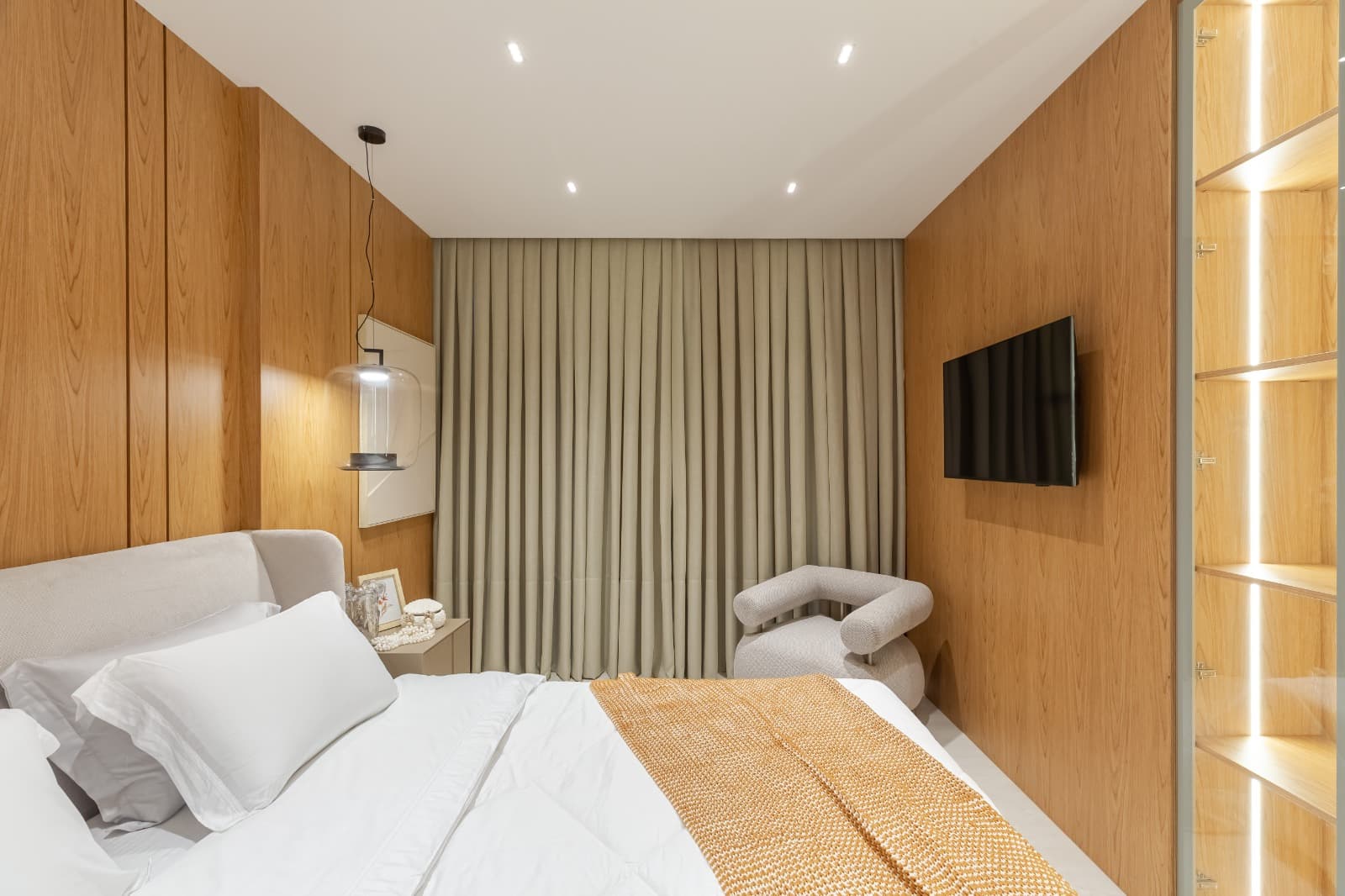 Apartamento 4 suítes em Meia Praia — Meia Praia, Itapema