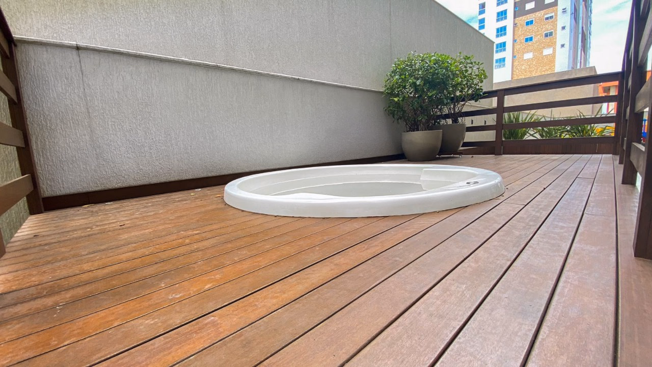 Apartamento a venda na quadra mar a venda em Meia Praia (80)