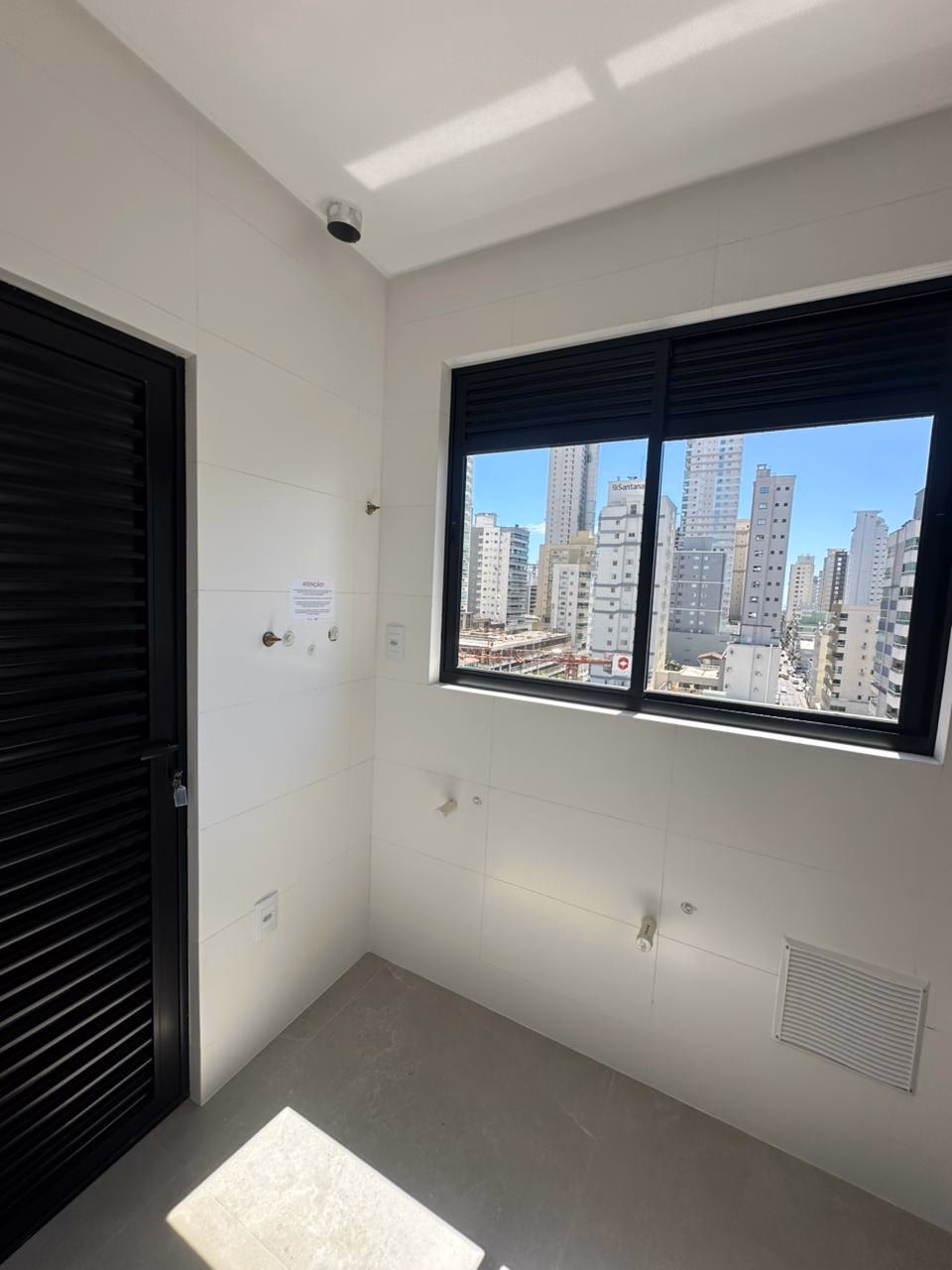 Apartamento 3 suítes em Meia Praia — Meia Praia, Itapema
