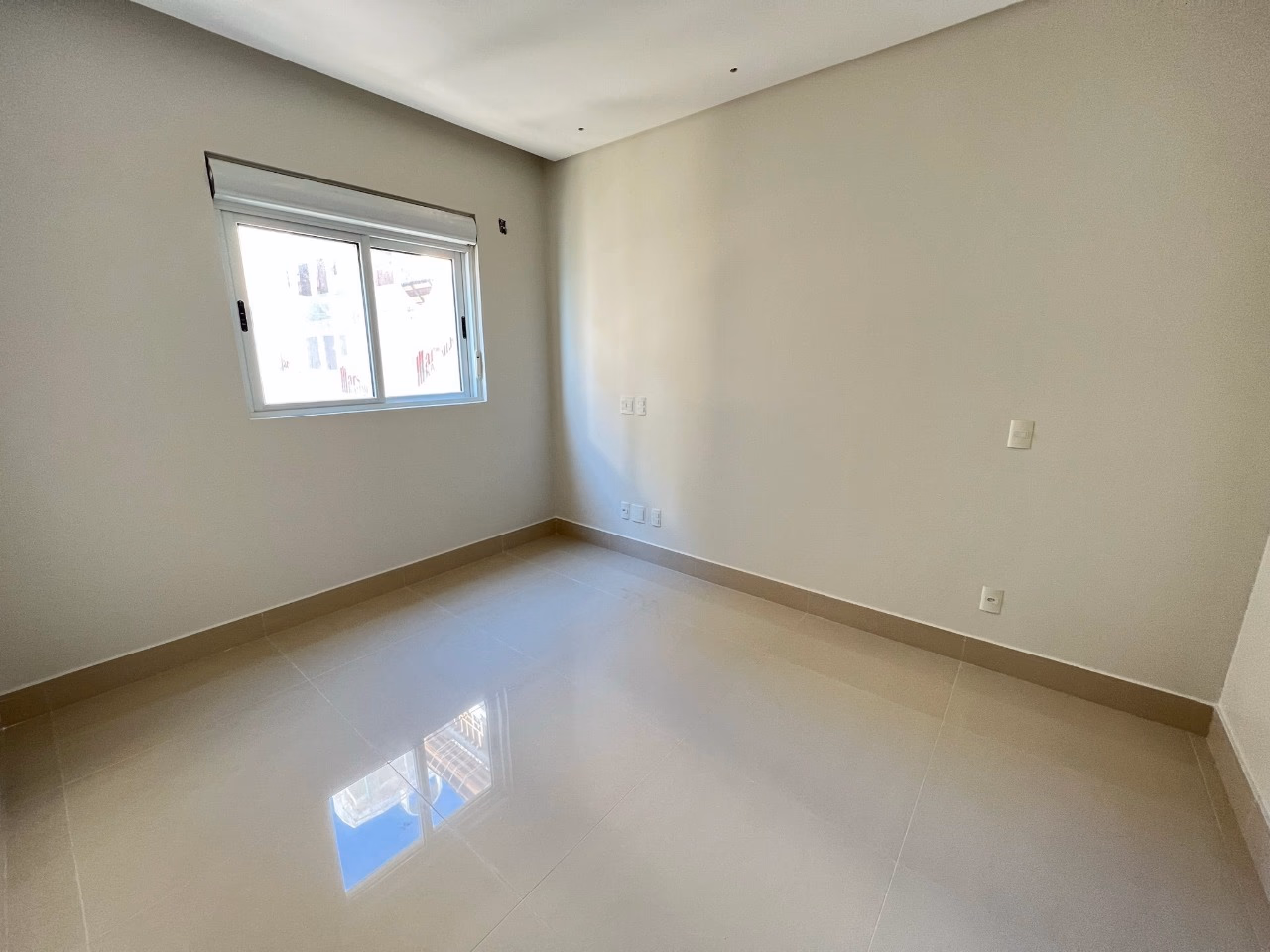 Apartamento 4 suítes em Meia Praia — Meia Praia, Itapema