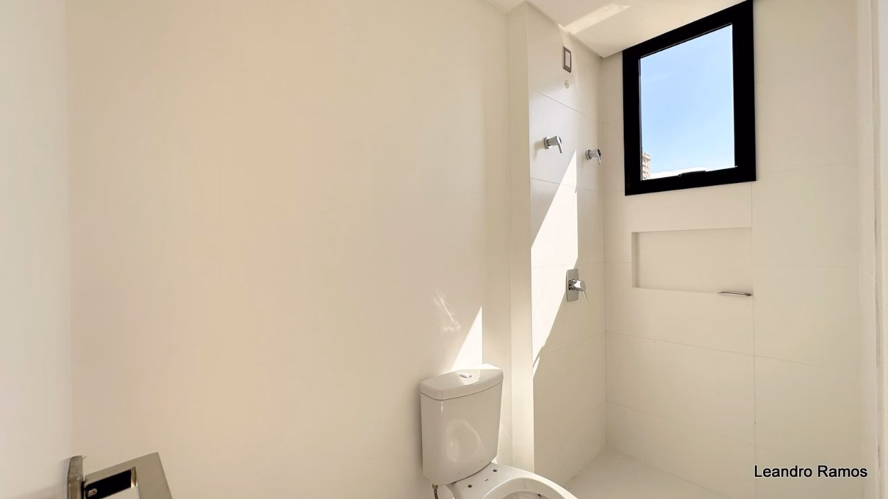Apartamento 4 suítes em Meia Praia — Meia Praia, Itapema