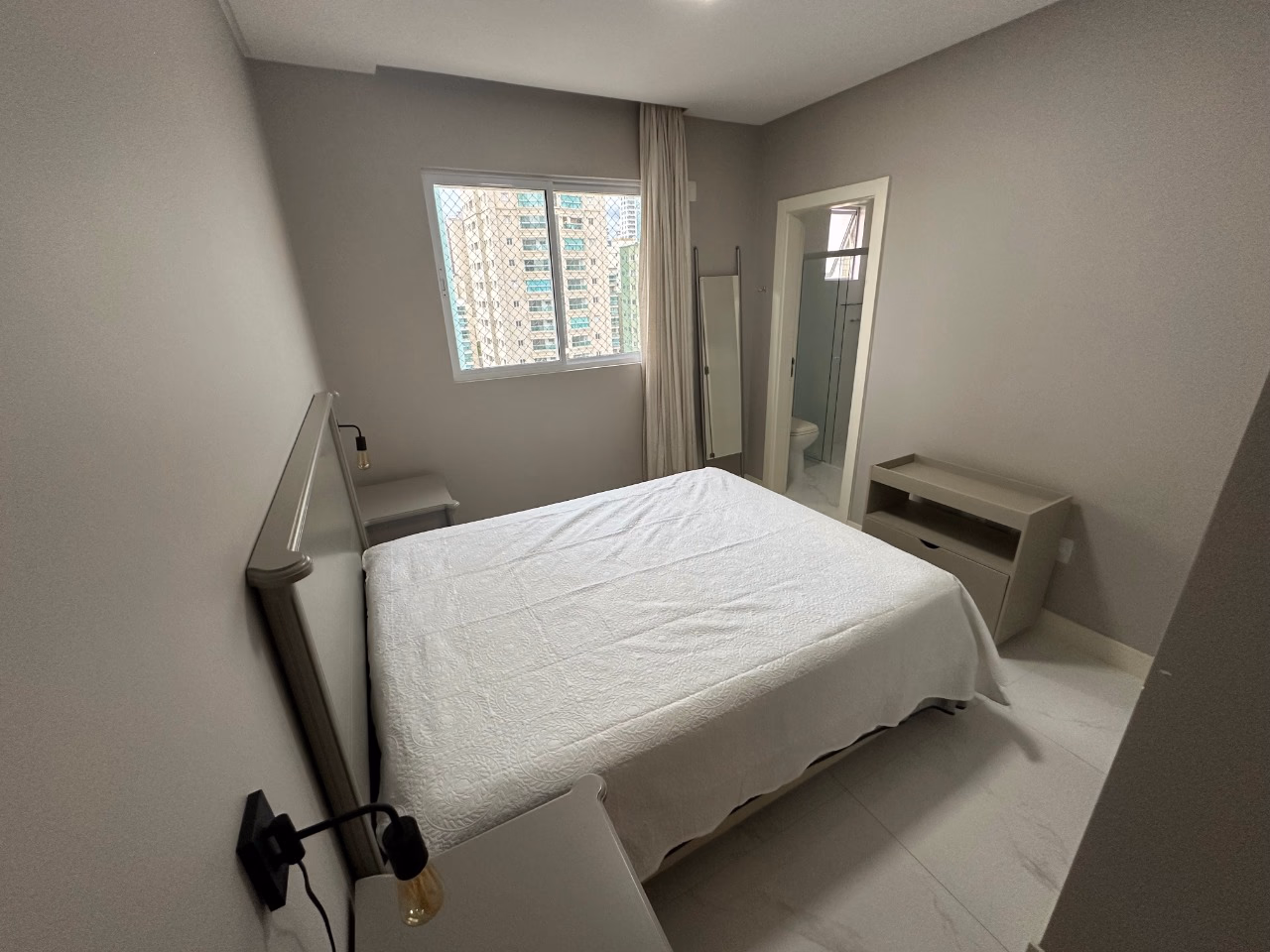 Apartamento 4 suítes em Meia Praia — Meia Praia, Itapema