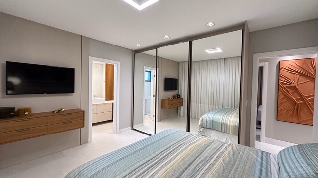 Apartamento 3 suítes em Meia Praia — Meia Praia, Itapema