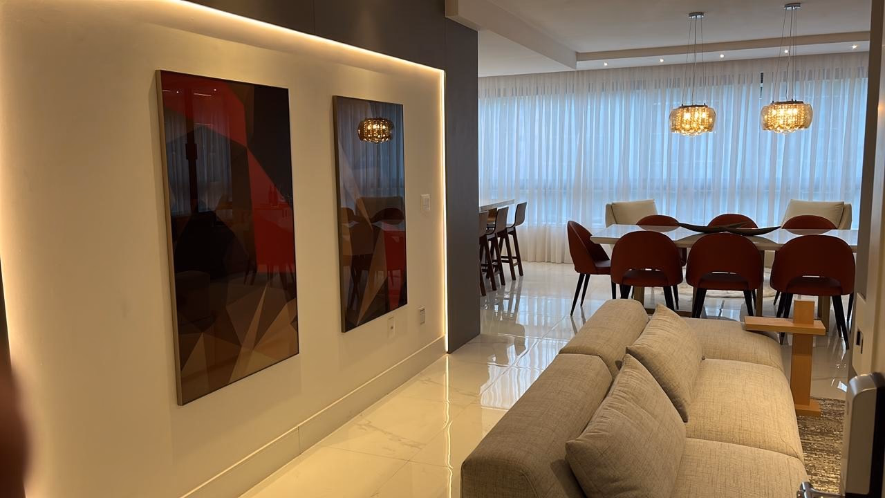 Apartamento 4 suítes em Meia Praia — Meia Praia
