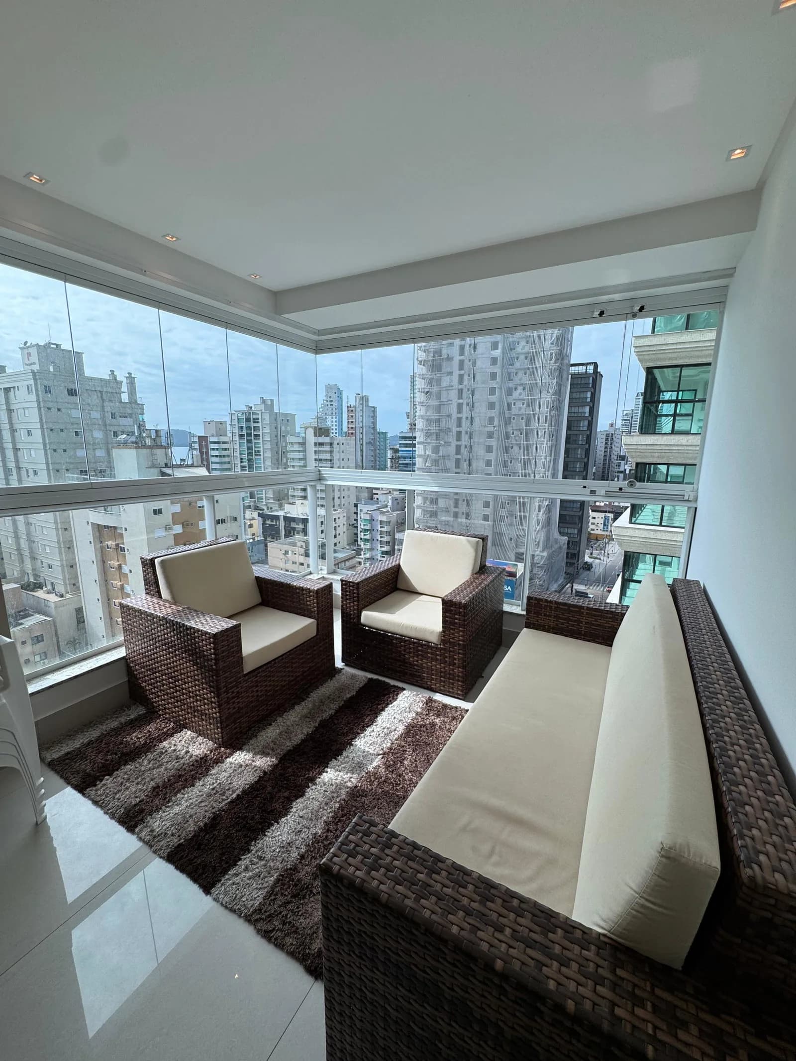 Apartamento 4 suítes em Meia Praia — Meia Praia, Itapema