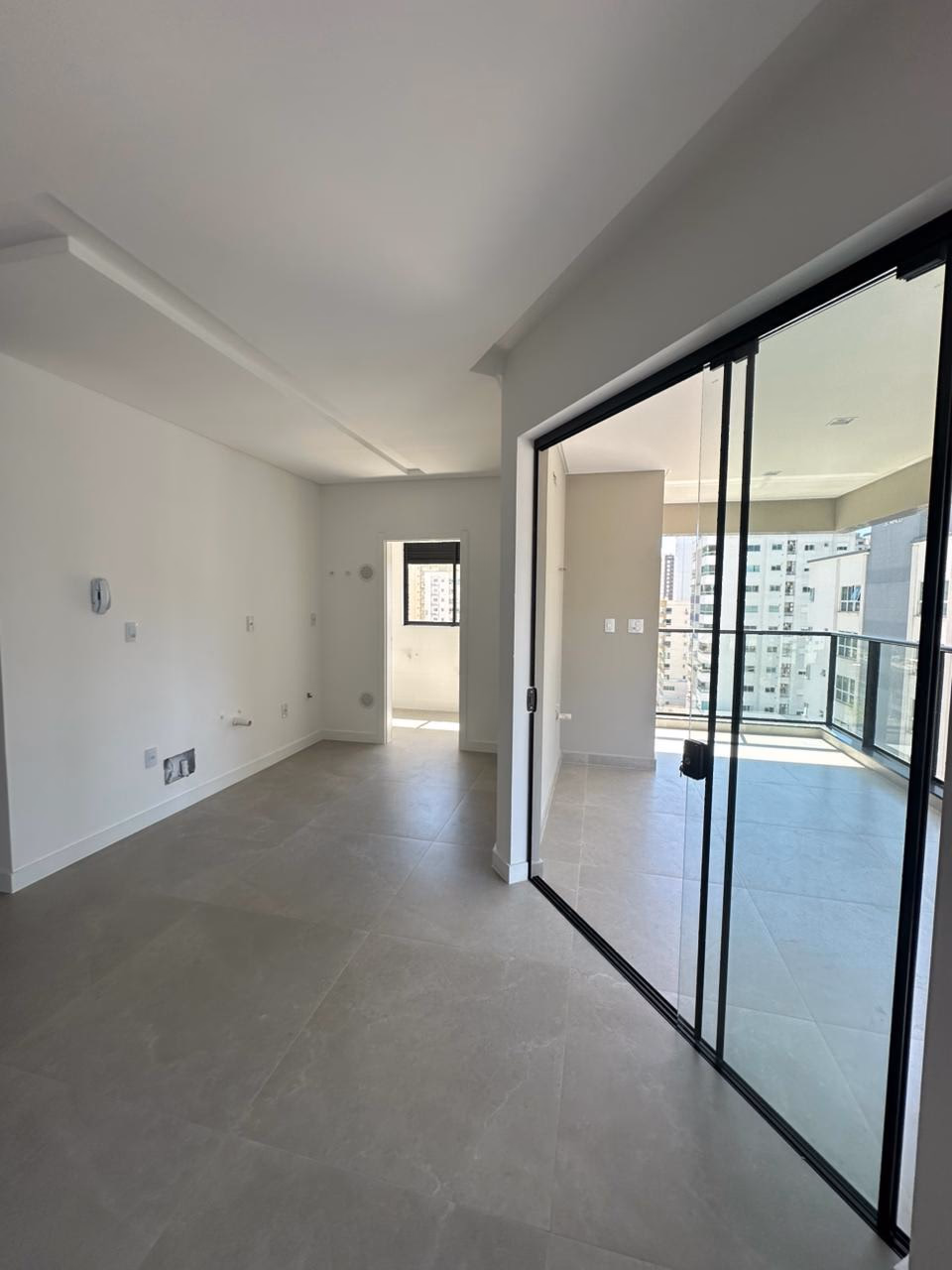 Apartamento 3 suítes em Meia Praia — Meia Praia, Itapema