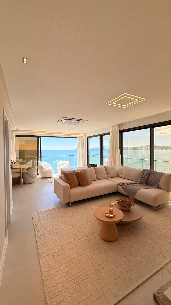 Apartamento 3 suítes em Meia Praia — Meia Praia, Itapema
