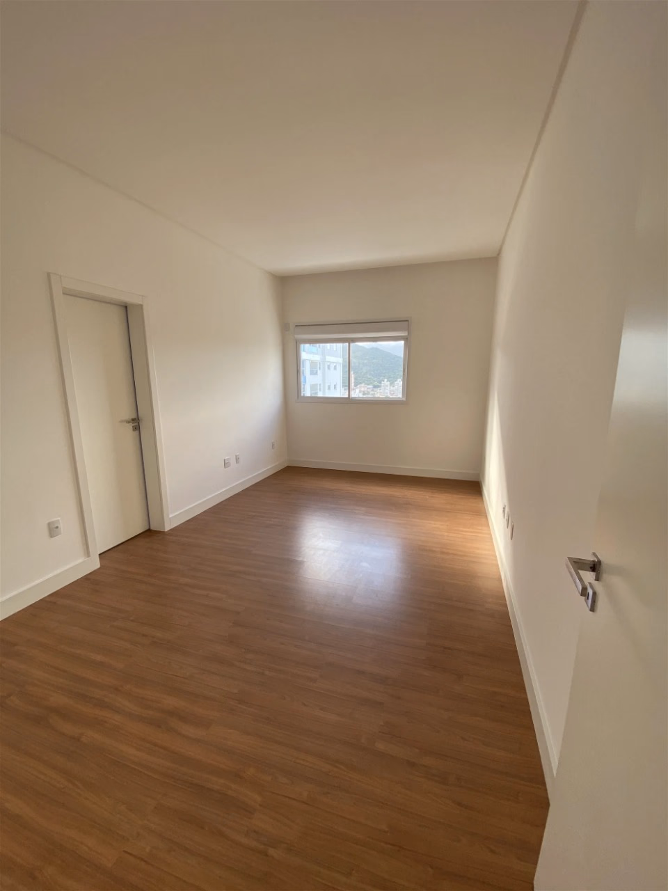 Apartamento 4 suítes em Meia Praia — Meia Praia, Itapema