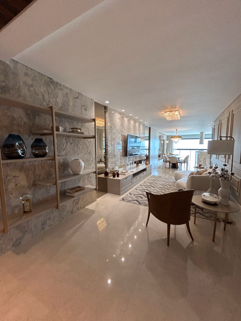 Apartamento 4 suítes em Meia Praia — Meia Praia, Itapema