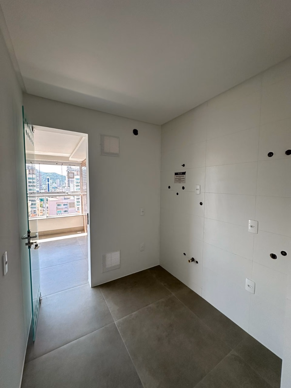 Apartamento 3 suítes em Meia Praia — Meia Praia, Itapema
