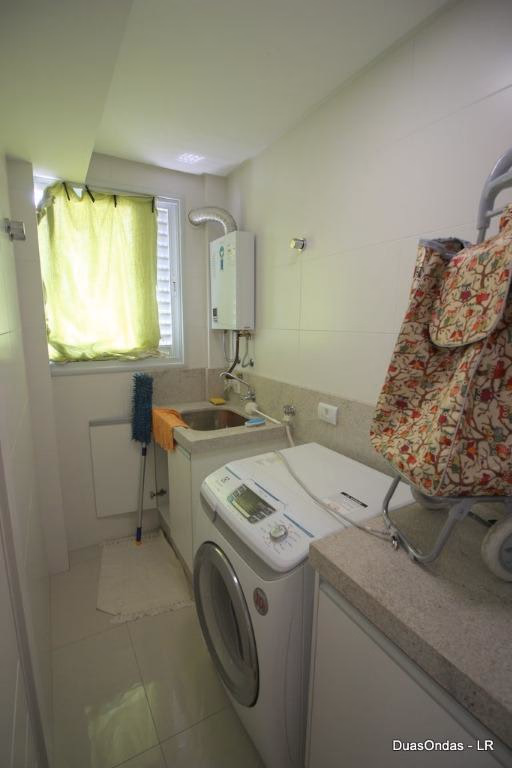 Apartamento 3 suítes em Meia Praia — Meia Praia, Itapema