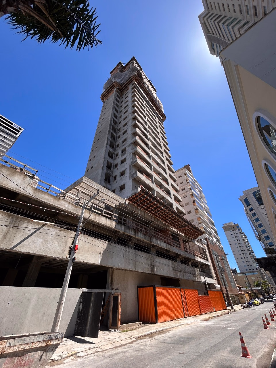 Apartamento 3 suítes em Meia Praia — Meia Praia, Itapema