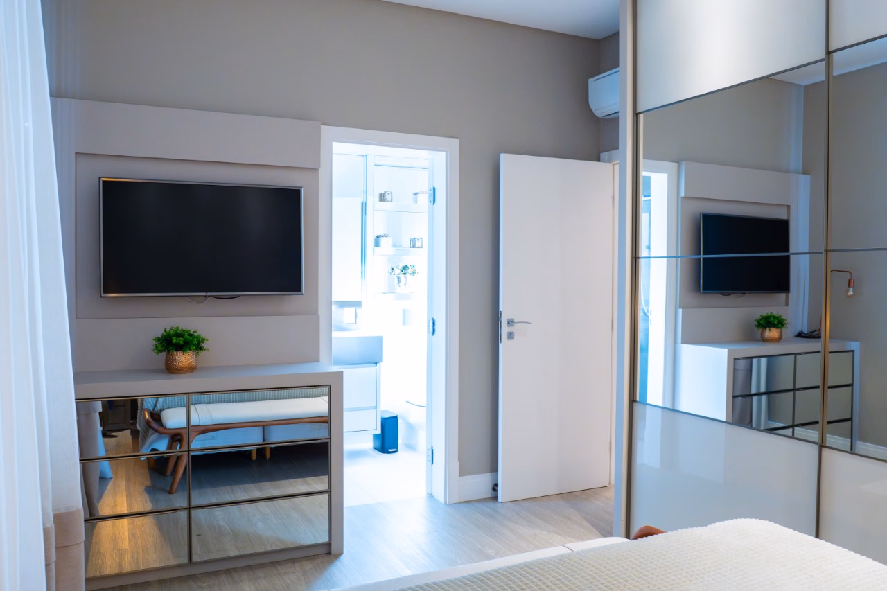 Apartamento 4 suítes em Meia Praia — Meia Praia, Itapema