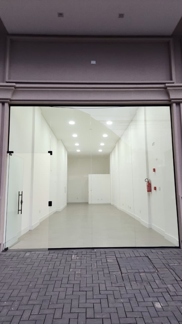 Sala comercial em Meia Praia — Meia Praia