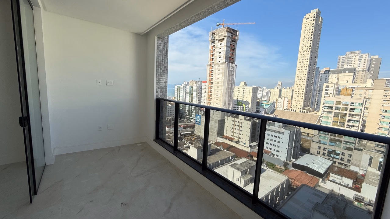 Apartamento 3 suítes em Meia Praia — Meia Praia
