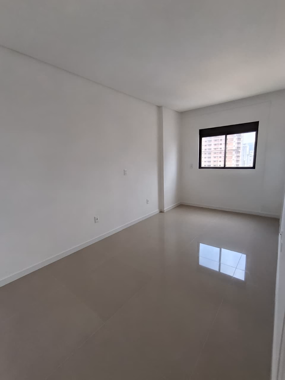Apartamento 3 suítes em Meia Praia — Meia Praia, Itapema