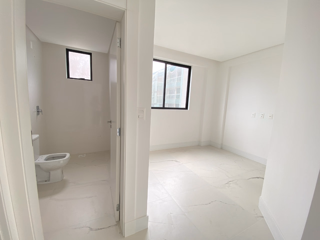 Apartamento 3 suítes em Meia Praia — Meia Praia, Itapema