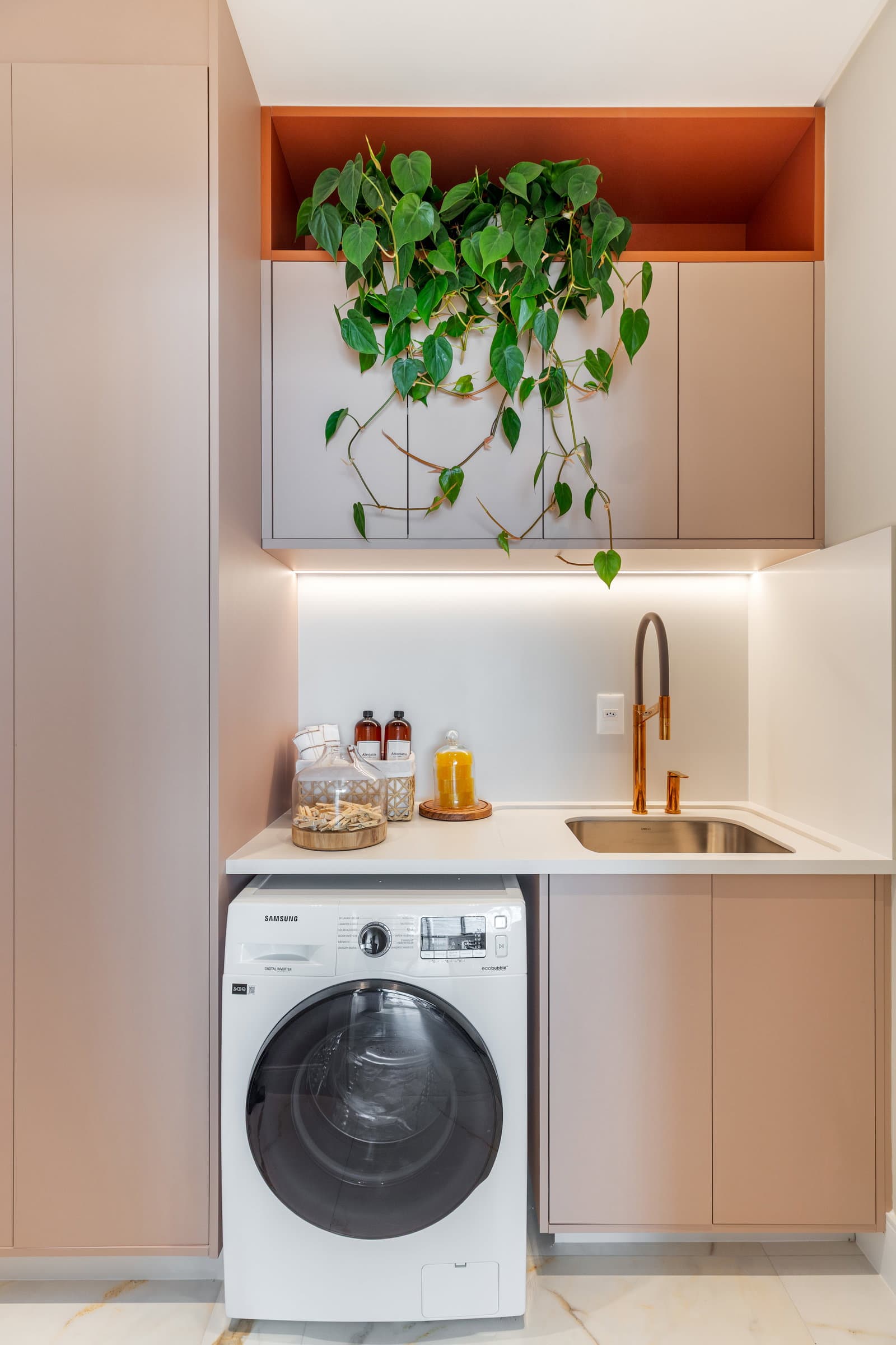 Apartamento 4 suítes em Meia Praia — Meia Praia, Itapema