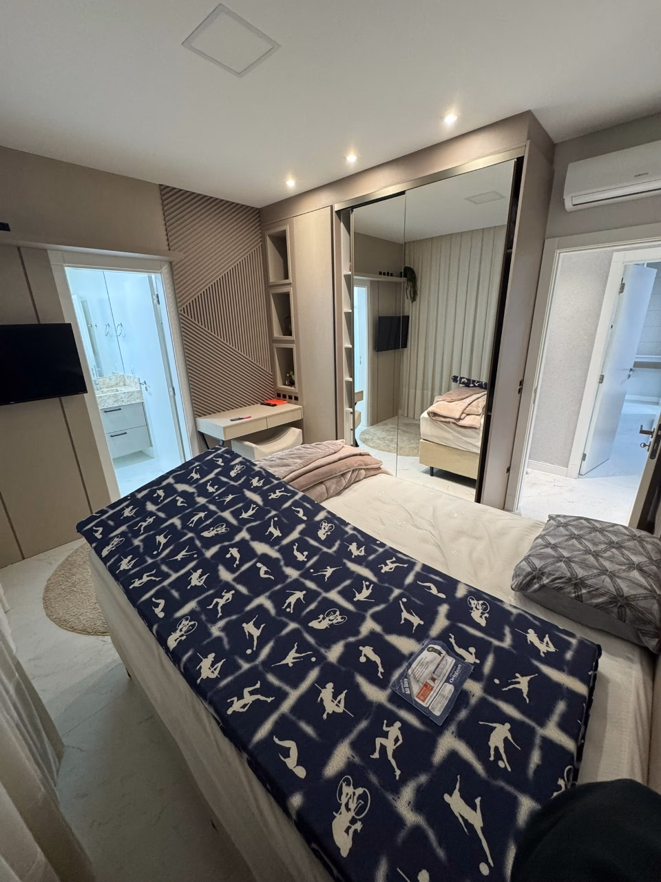 Apartamento 4 suítes em Meia Praia — Meia Praia, Itapema