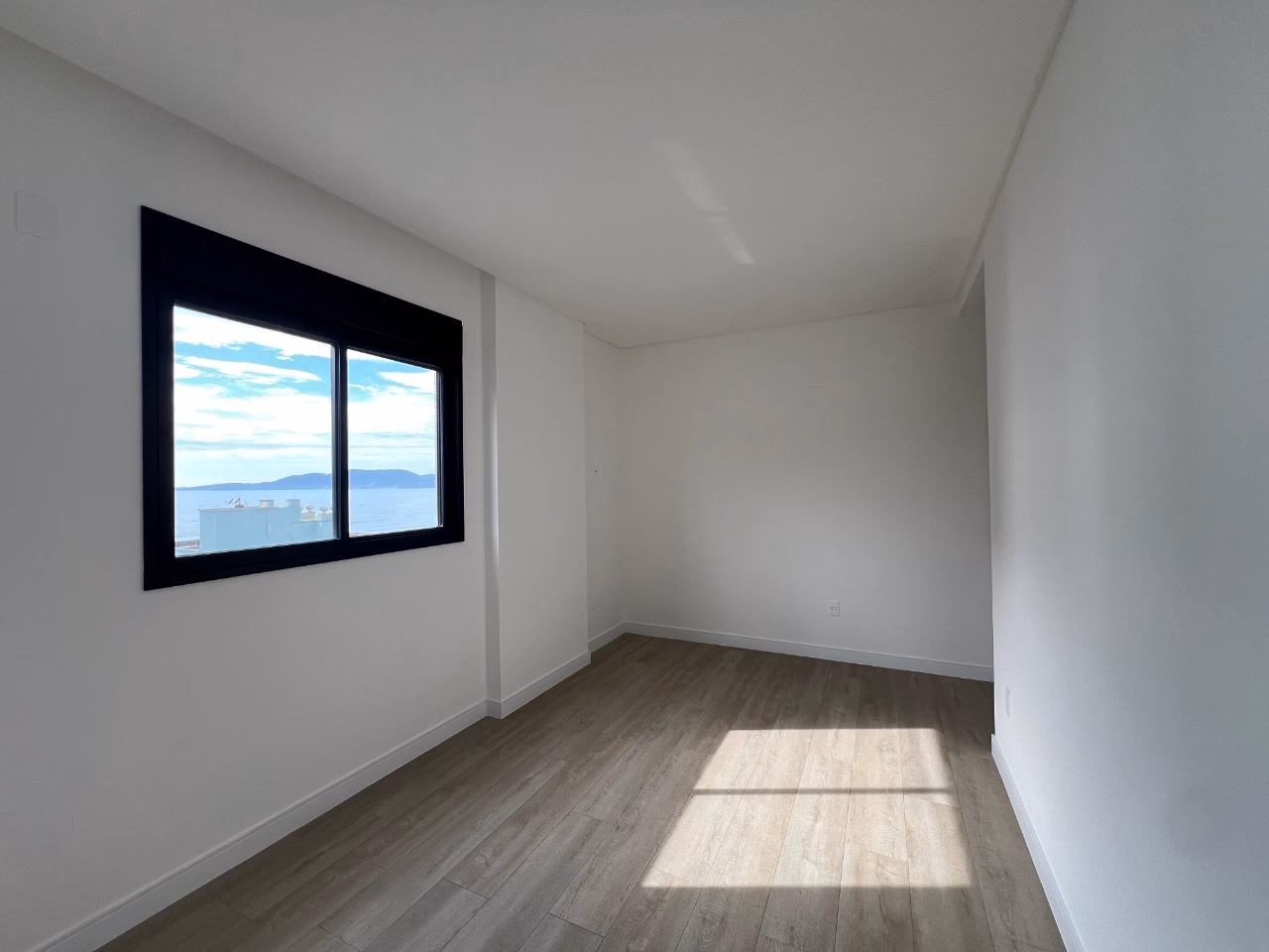 Apartamento 4 suítes em Meia Praia — Meia Praia, Itapema