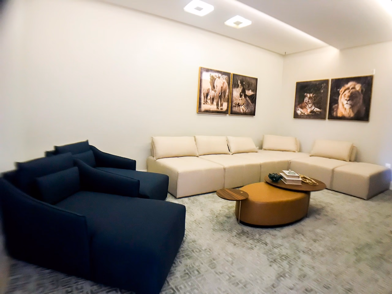 Apartamento frente avenida a venda no Villa de Siena em Meia Praia, Itapema
