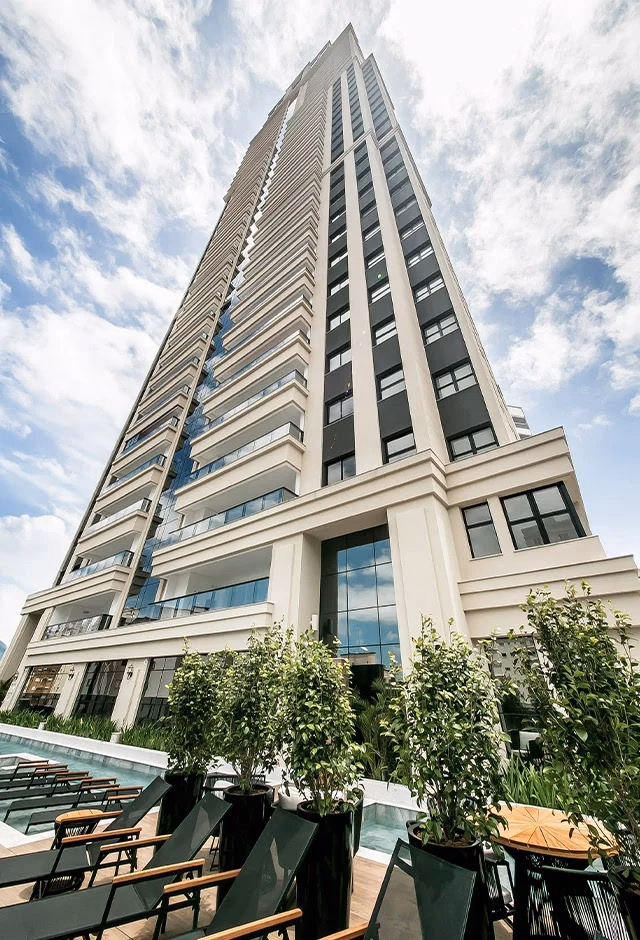 Apartamento 4 suítes em Meia Praia — Meia Praia