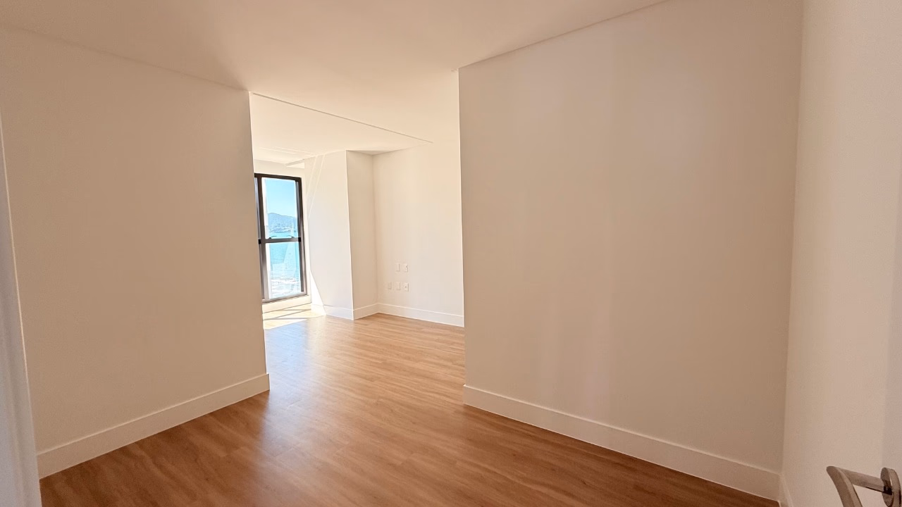 Apartamento 4 suítes em Meia Praia — Meia Praia, Itapema