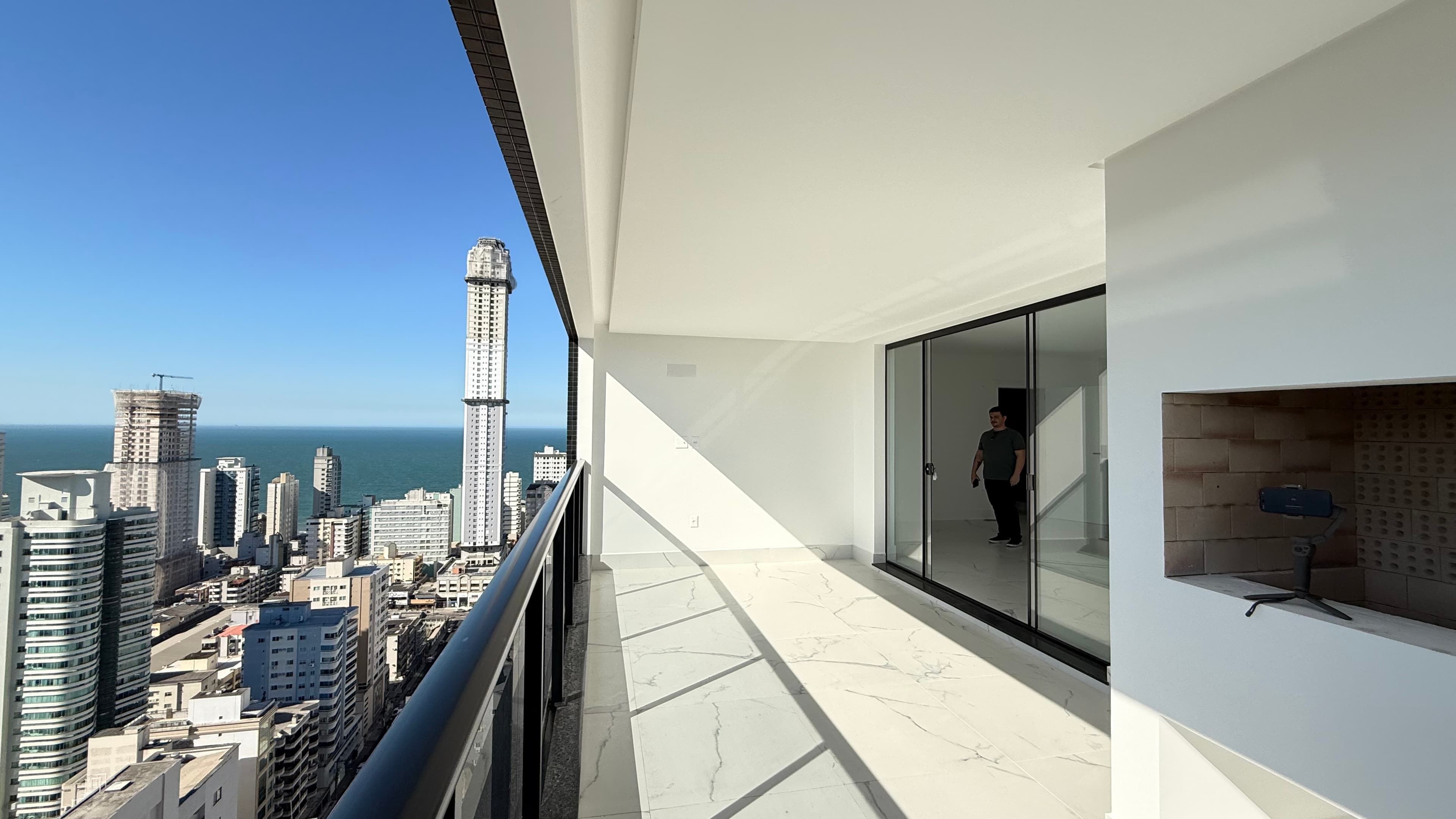 Apartamento 4 suítes em Meia Praia — Meia Praia, Itapema