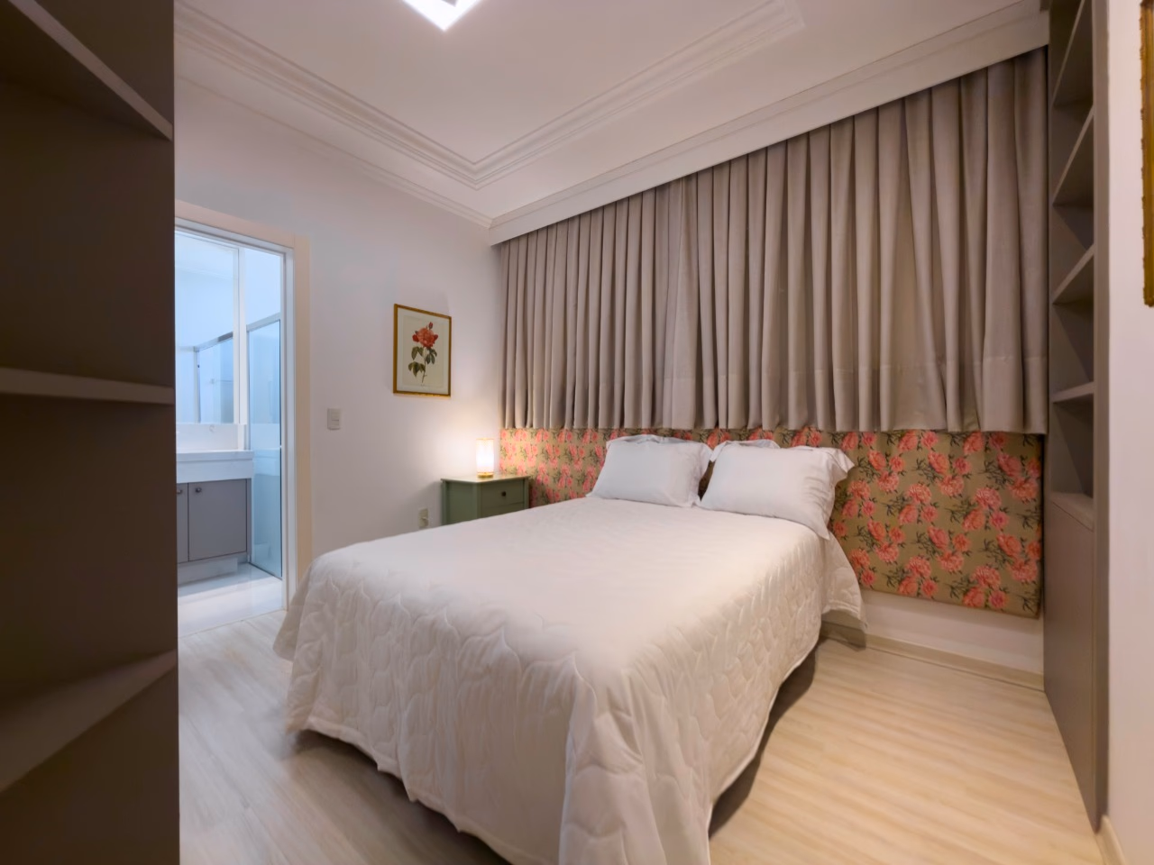 Apartamento 4 suítes em Meia Praia — Meia Praia, Itapema