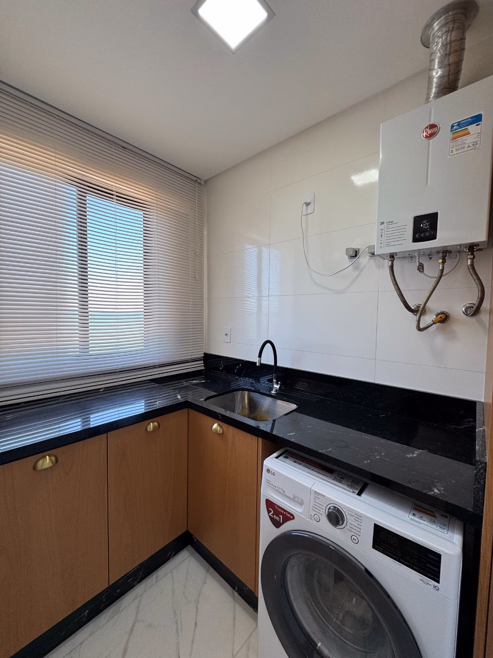 Apartamento 4 suítes em Meia Praia — Meia Praia, Itapema