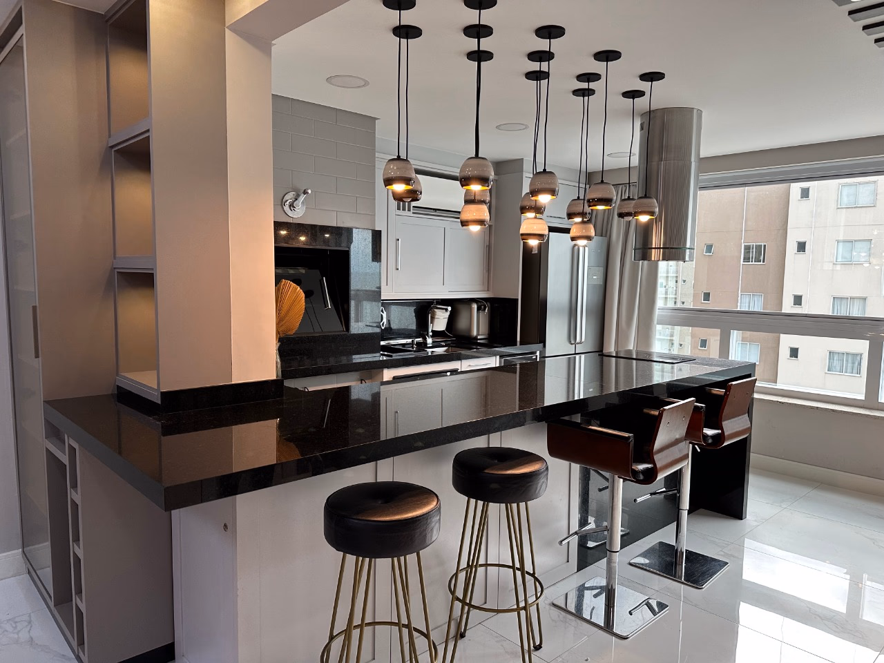 Apartamento 4 suítes em Meia Praia — Meia Praia, Itapema