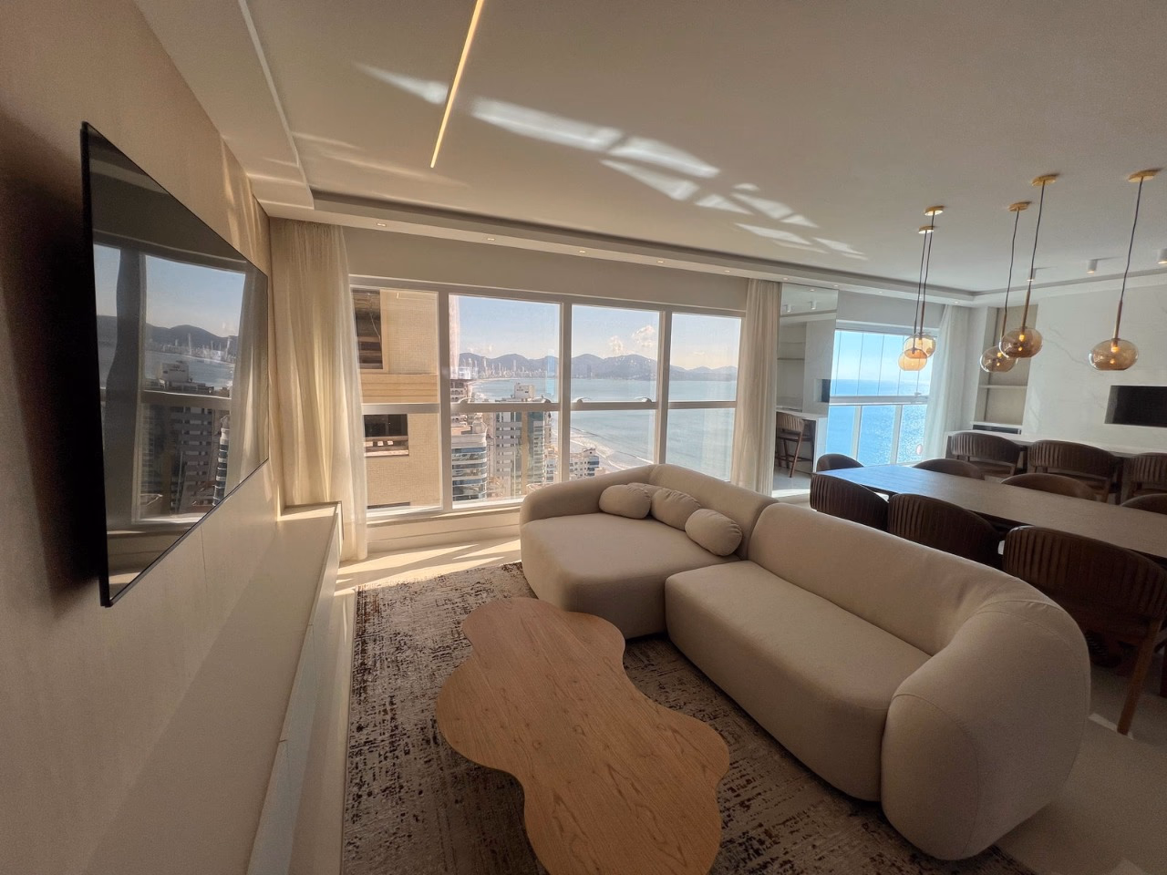Apartamento 4 suítes em Meia Praia — Meia Praia, Itapema