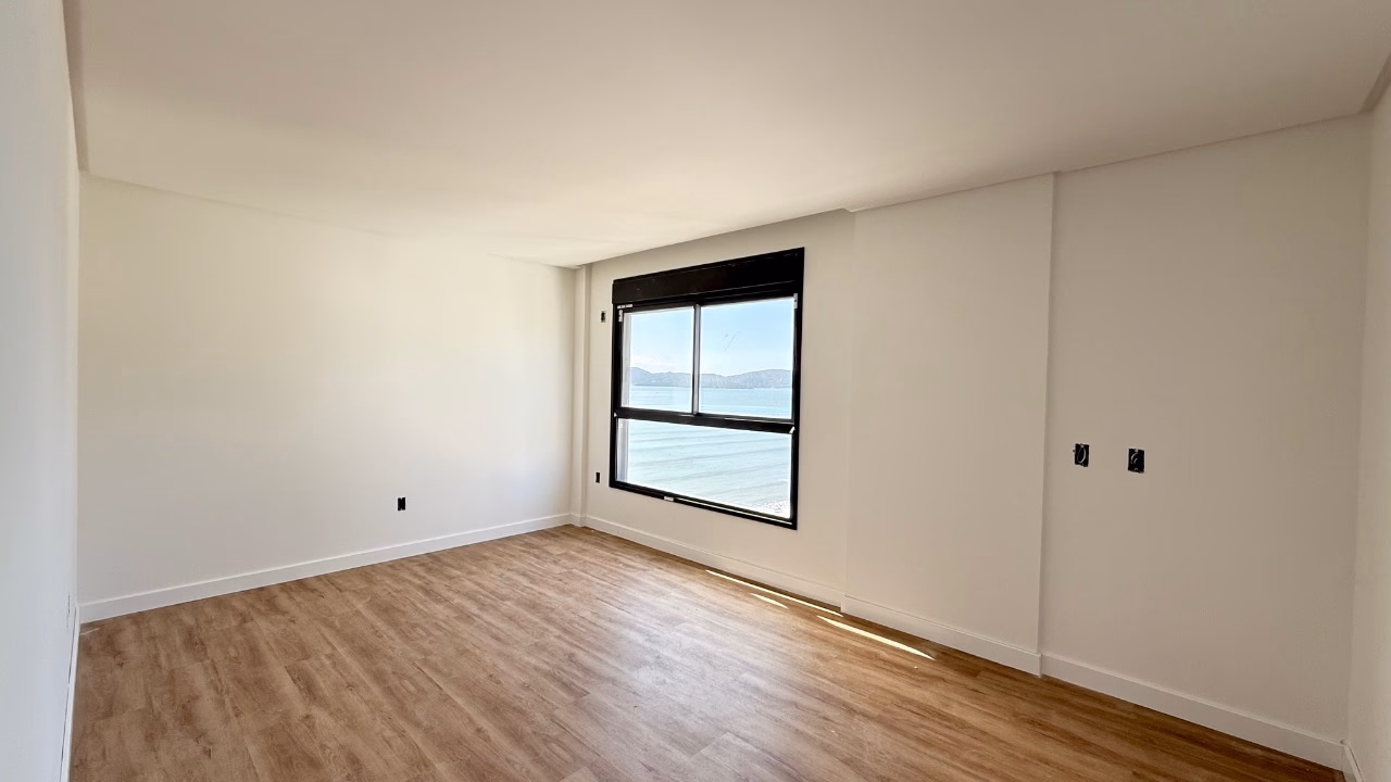 Apartamento 3 suítes em Meia Praia — Meia Praia, Itapema