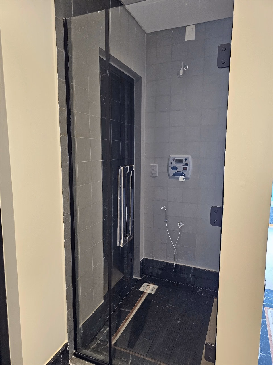 Residencial Brooklyn Tower - Rua 236, Bairro Meia Praia, Itapema - SC (30)