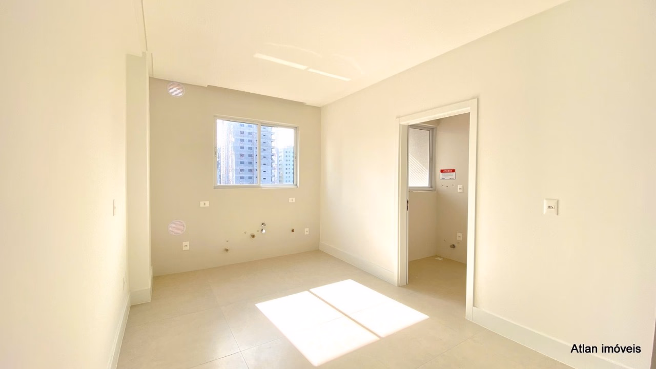 Apartamento 3 suítes em Meia Praia — Meia Praia, Itapema
