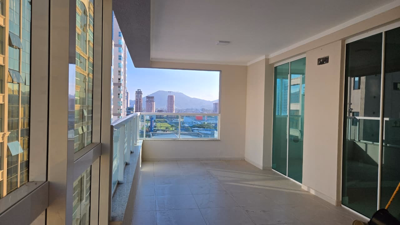 Apartamento 4 suítes em Meia Praia — Meia Praia