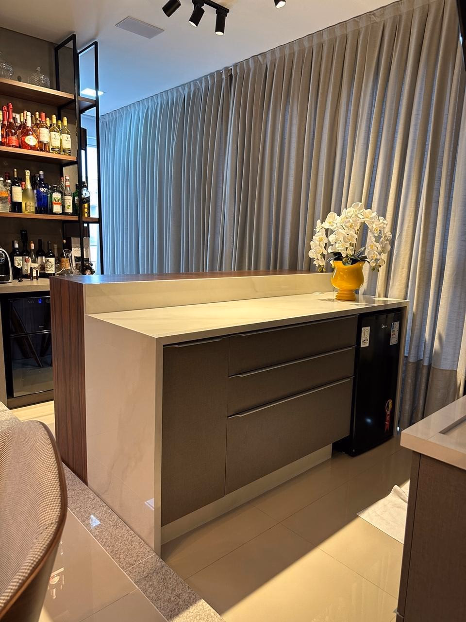 Apartamento 3 suítes em Meia Praia — Meia Praia, Itapema