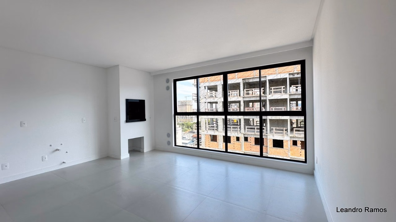 Apartamento 3 suítes em Meia Praia — Meia Praia
